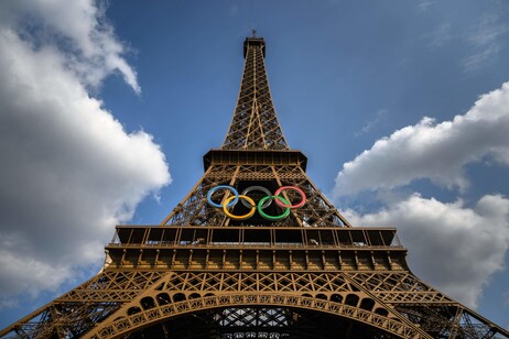 Vista da Torre Eiffel, monumento mais popular de Paris