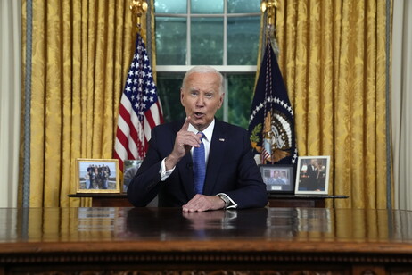 Joe Biden discursa no Salão Oval da Casa Branca