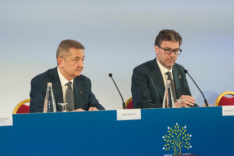 Gian Carlo Giorgetti (derecha) y Fabio Panetta (izquierda) en el G20 de Río de Janeiro