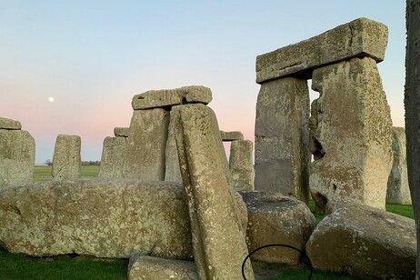 La Pietra dell'Altare al centro del cerchio di Stonehenge (fonte: English Heritage)