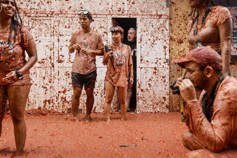 Tradicional festa 'Tomatina' ocorre em Buñol