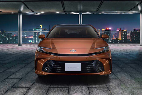 Toyota Camry 2025, sarà soltanto a benzina in molti mercati