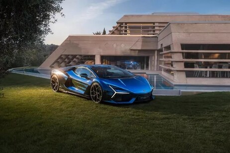 Los bríos del Lamborghini Revuelto Opera Unica, que honra a Cerdeña