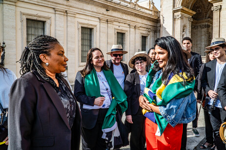 Ministra Margareth Menezes durante visita ao Vaticano