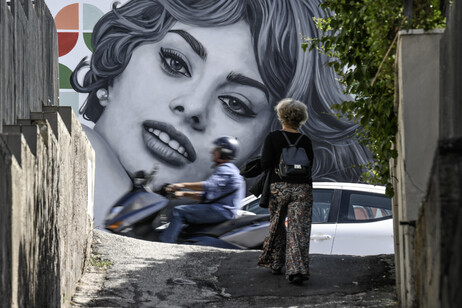 Mural en Pozzuoli (cerca de Nápoles) por los 90 años de Sophia Loren