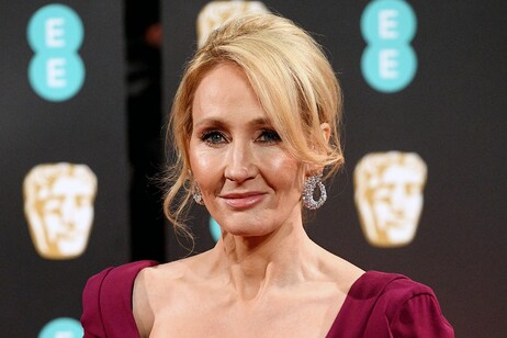 J. K. Rowling vuelve a cargar contra las atletas transgéneros en el deporte femenino