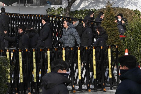 Los fiscales bloqueados en el primer intento de arresto de Yoon.