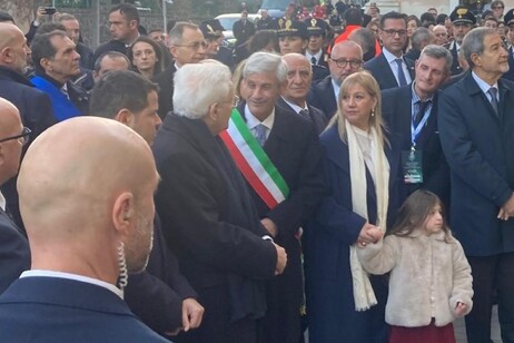 Mattarella inaugura scuola ristrutturata, la frequentò Baudo