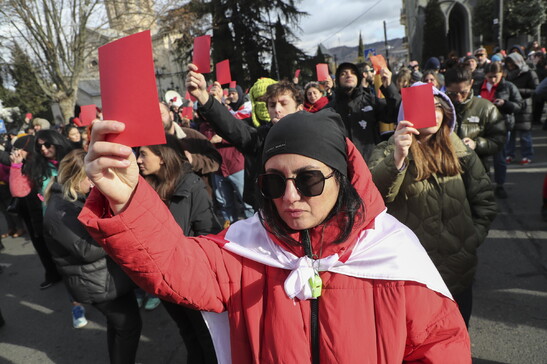 Caos Georgia, giura Kavelashvili ma i pro-Ue non mollano