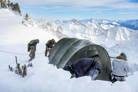 Un momento della sperimentazione sul Monte Bianco (fonte: Comando Truppe Alpine Esercito)