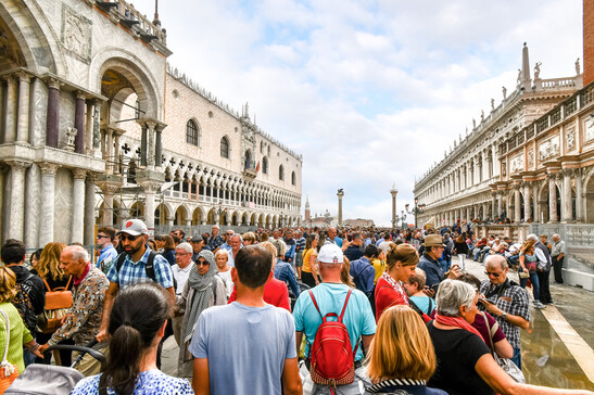 Veneza é um dos principais destinos com excesso de turistas