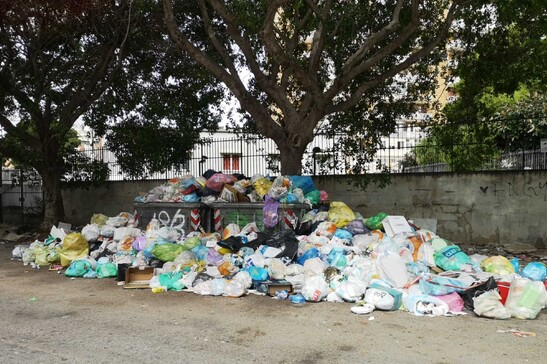 L'Ue apre infrazione contro Roma sulla direttiva rifiuti