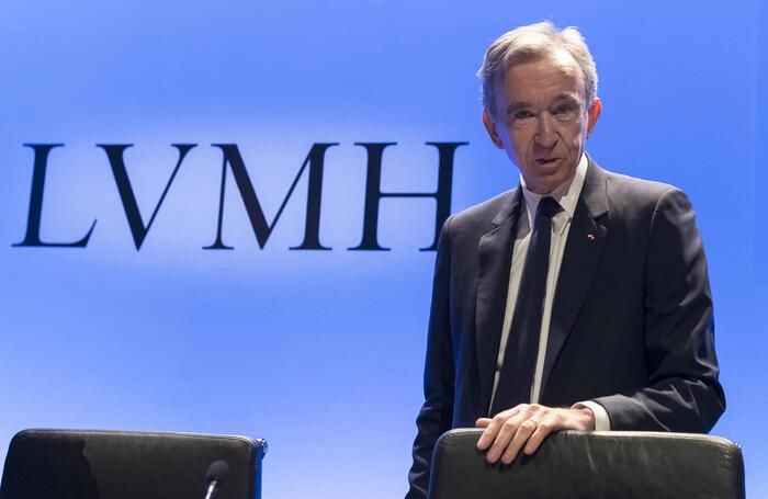 LVMH Plans to Distribute Hermès Shares Next Month - WSJ