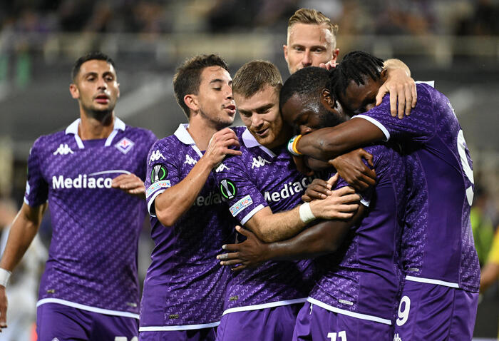 Fiorentina vence Cagliari por 3 a 0 com gol contra - Esportes