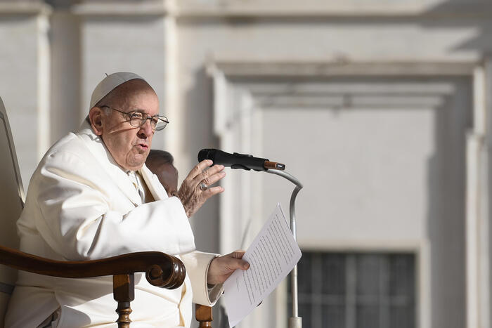 Papa Francisco tem noite tranquila após cirurgia, diz Vaticano