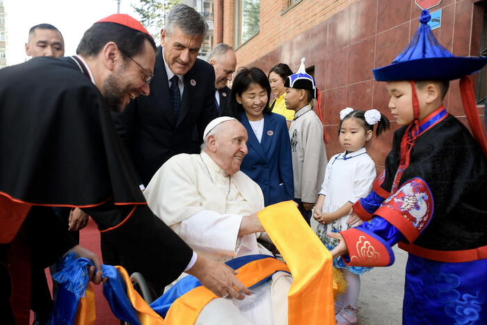 Papa inicia visita à Mongólia e envia mensagem 'unidade e paz' à China