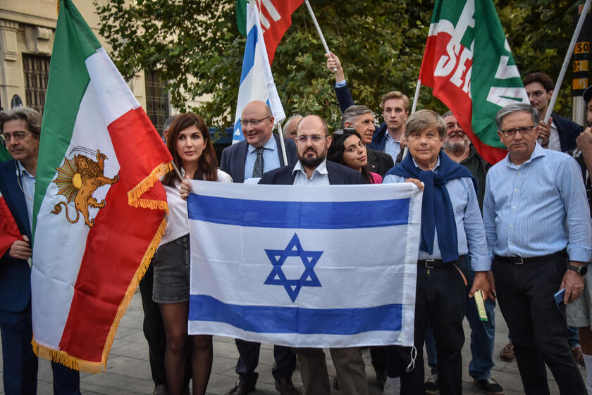 A Milano presidio per Israele al Memoriale della Shoah