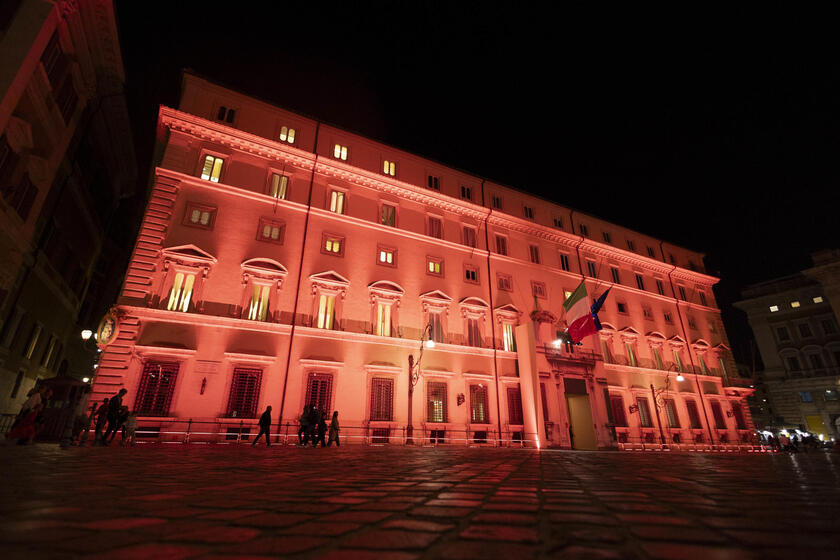 Tumore seno, Palazzo Chigi si illumina di rosa