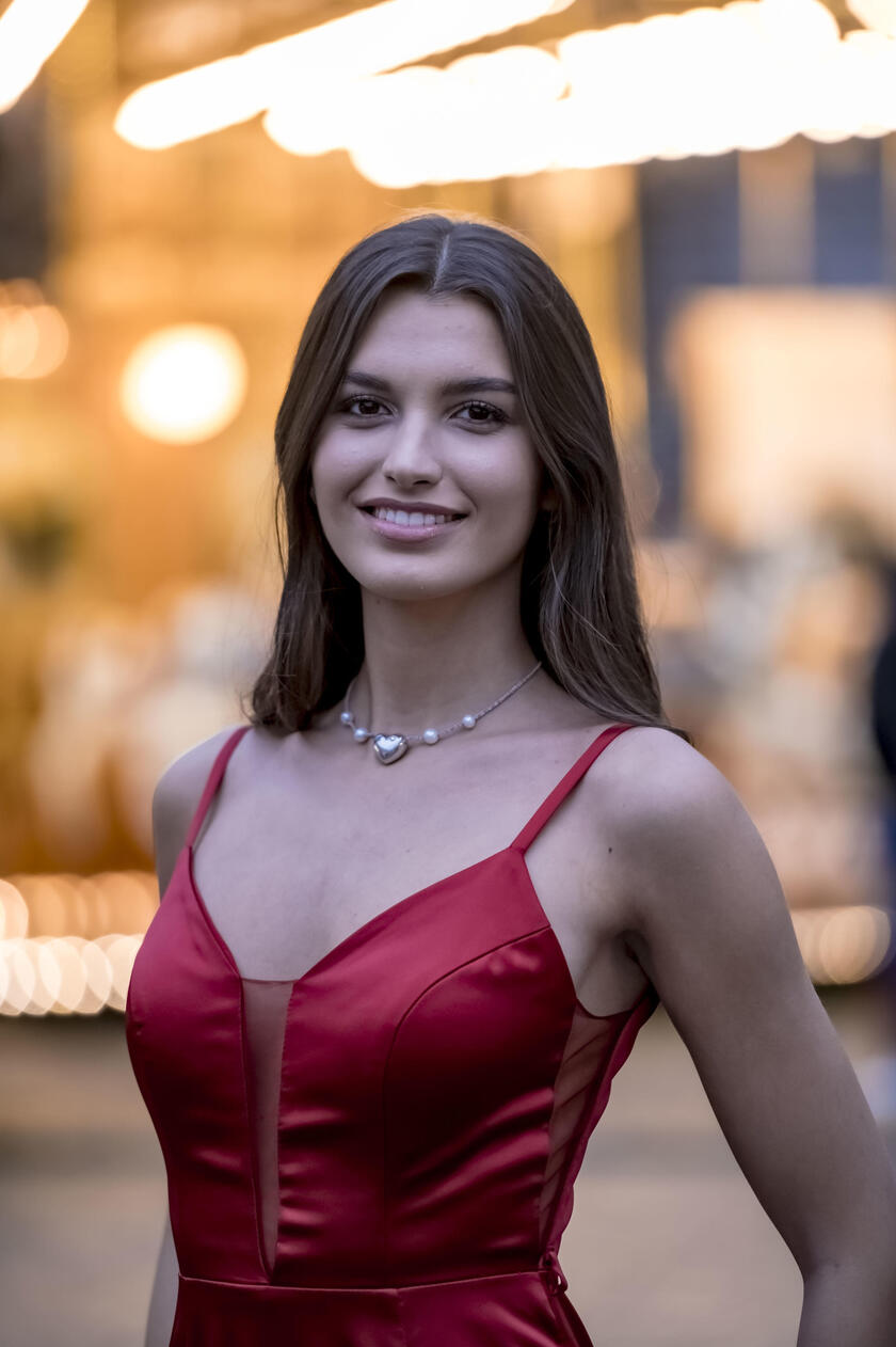 Miss Itália 2023 passeou e fez sessão de fotos na Piazza Navona