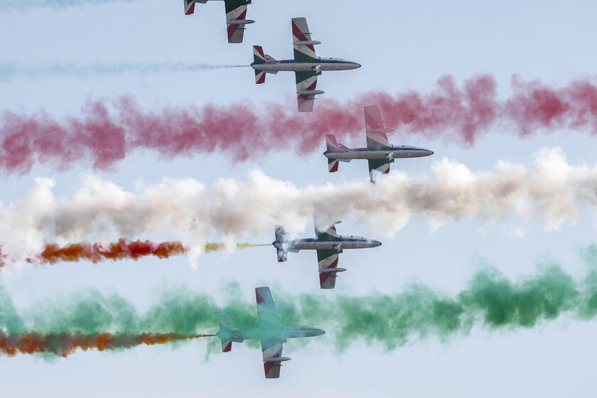 Esquadrão acrobático celebra centenário da Força Aérea Italiana
