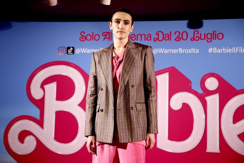 Fãs de 'Barbie' se caracterizam para estreia de filme na Itália e no mundo