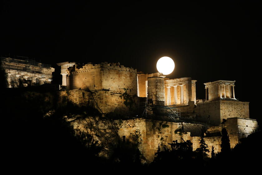 Superlua vista em Atenas