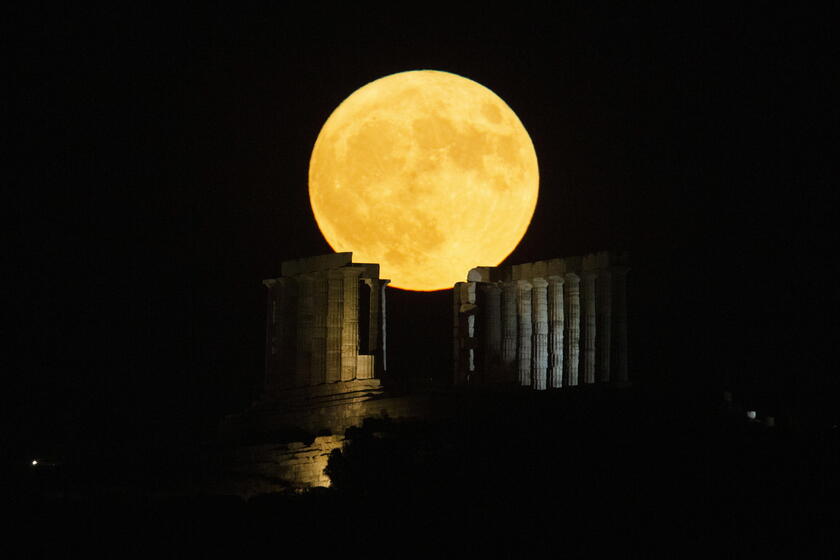 Superlua vista em Atenas