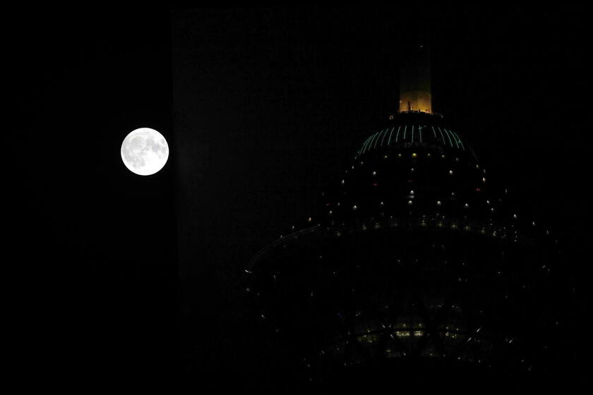 Superlua vista no Tehran