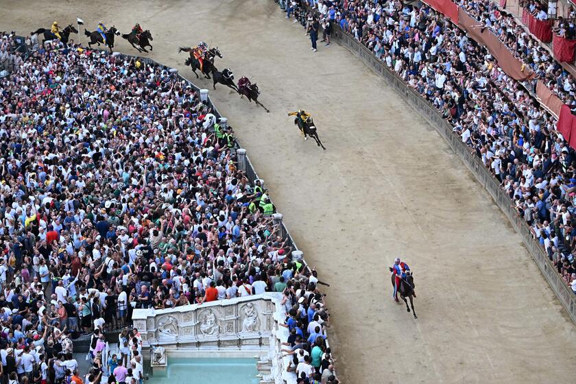 Palio de Siena reúne multidão na Itália