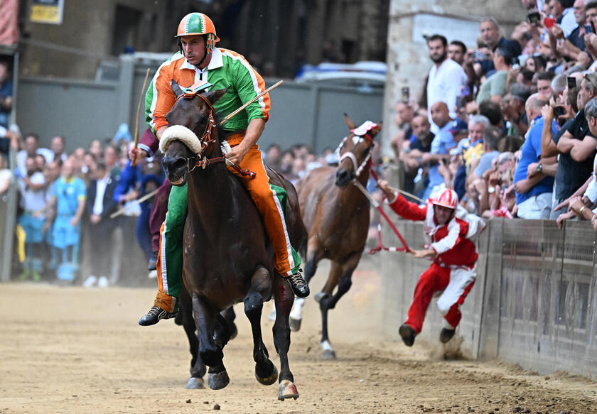 Palio de Siena reúne multidão na Itália