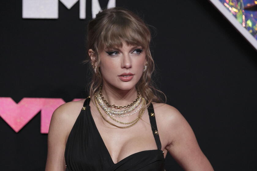 Nuovo record per la Swift, album più scaricato in un giorno