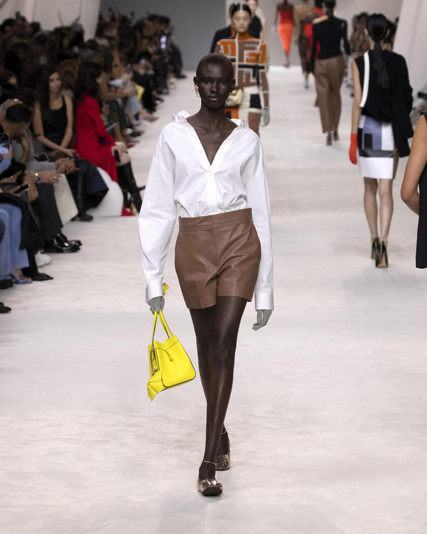 La passeggiata romana di Fendi tra star e top model - RIPRODUZIONE RISERVATA