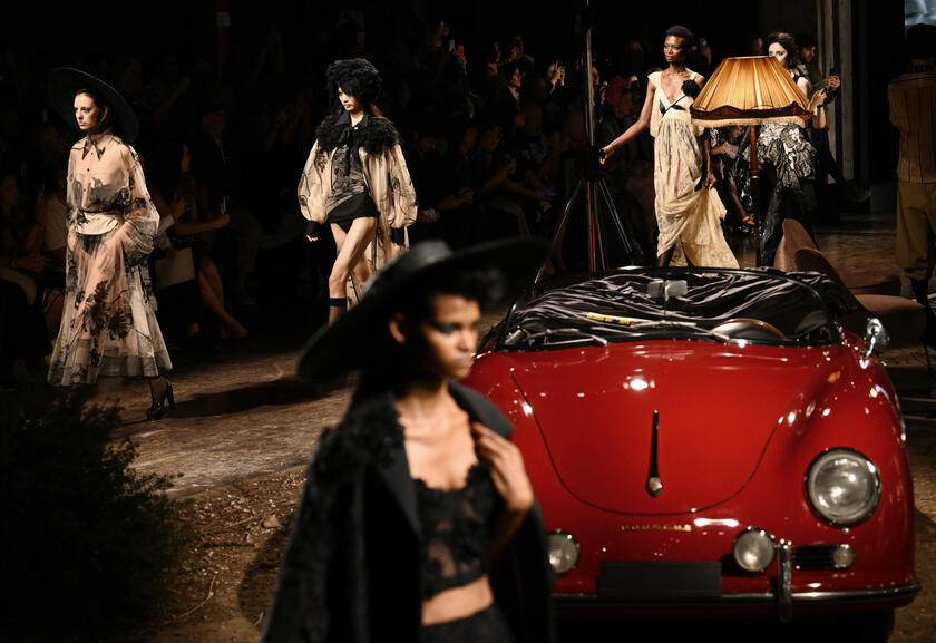 ITALY MILAN FASHION WEEK - RIPRODUZIONE RISERVATA