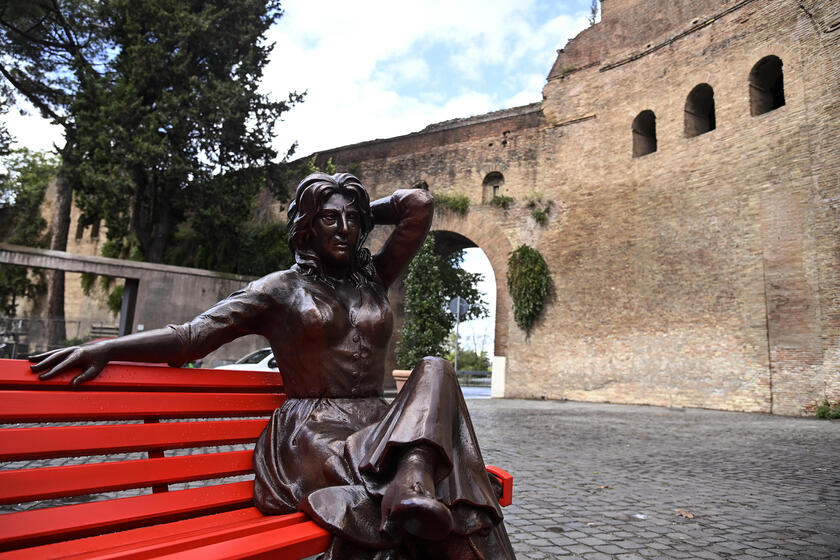 Inaugurata statua di Anna Magnani a via Veneto - RIPRODUZIONE RISERVATA