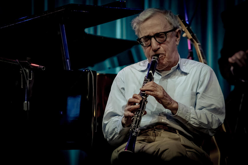 Woody Allen fez show de clarinete com New Orleans Jazz Band em Milão