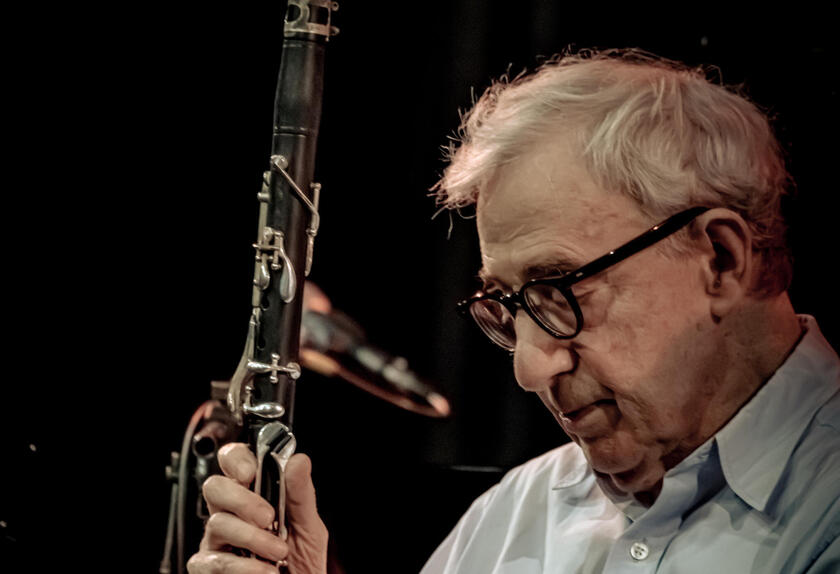 Woody Allen fez show de clarinete com New Orleans Jazz Band em Milão