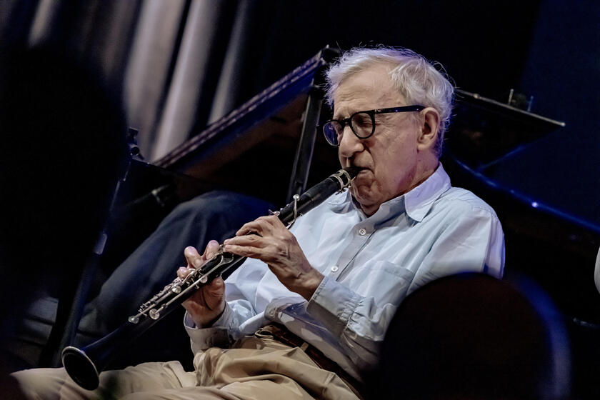 Woody Allen fez show de clarinete com New Orleans Jazz Band em Milão