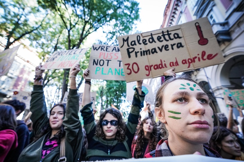 A Torino tornano in piazza i Fridays for Future, un migliaio