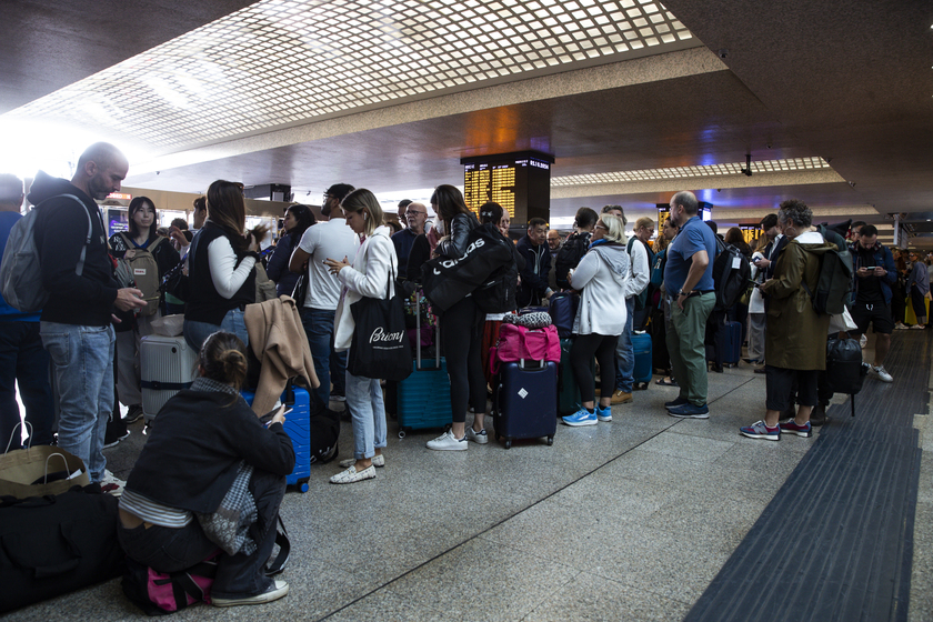 ++ Trenitalia,ripresa circolazione treni ma molto rallentata ++