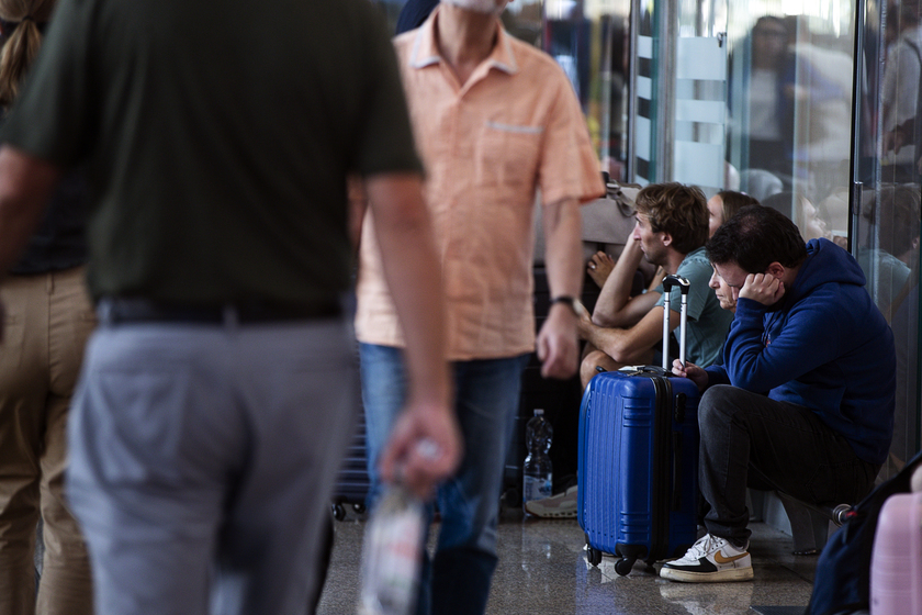 ++ Trenitalia,ripresa circolazione treni ma molto rallentata ++