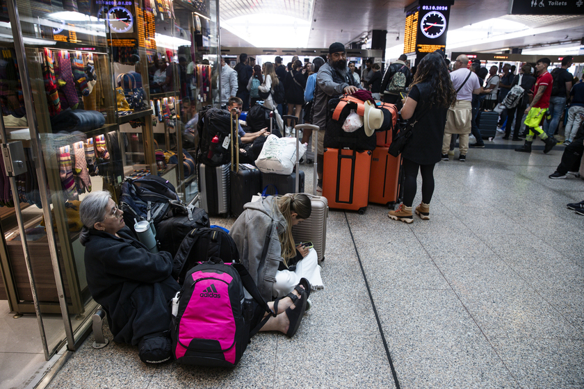 ++ Trenitalia,ripresa circolazione treni ma molto rallentata ++