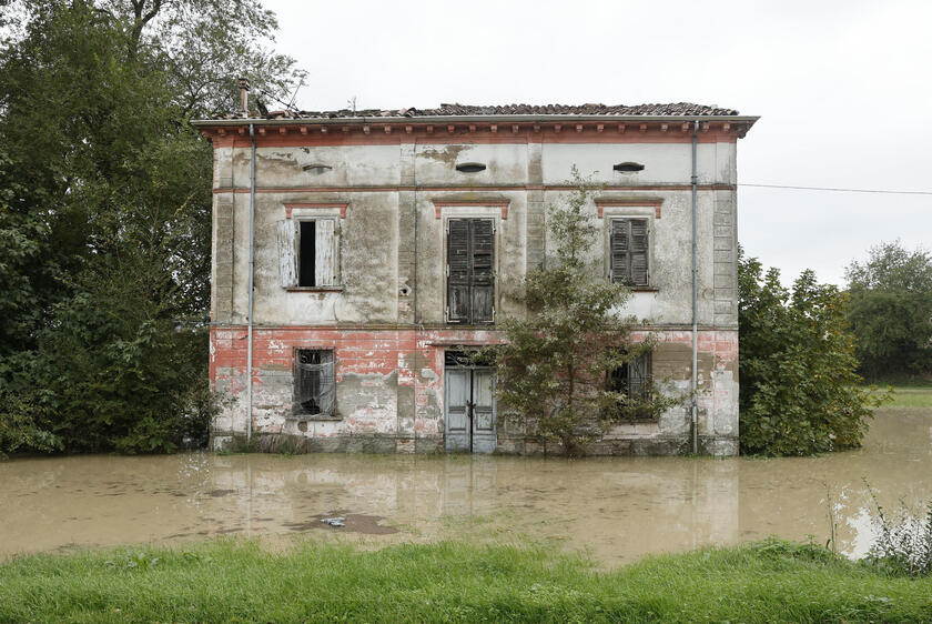 Maltempo: tracima il torrente Crostolo, evacuazioni nel Reggiano