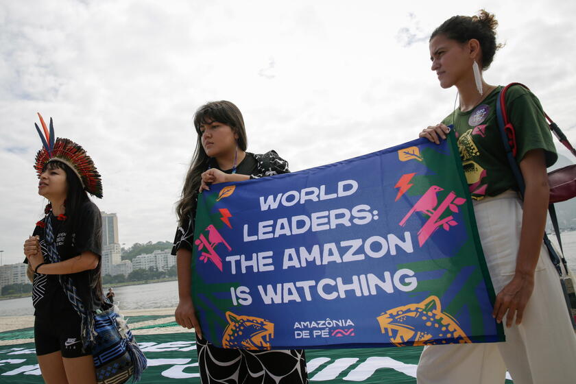 Protesta de indígenas piden la protección del amazonas