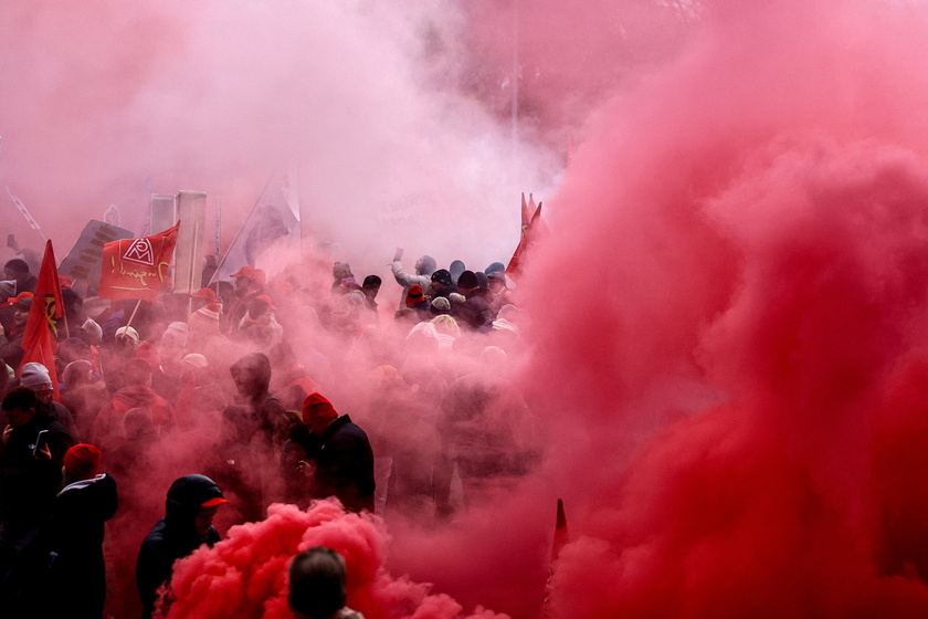 Protest in Wolfsburg supporting a third round of negotiations between IG Metall and Volkswagen