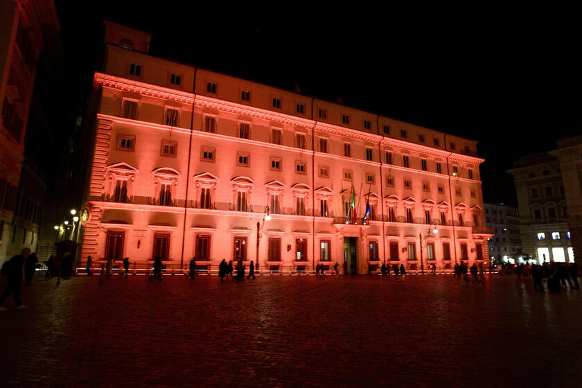 Palacio Chigi se suma a las acciones contra la violencia de género