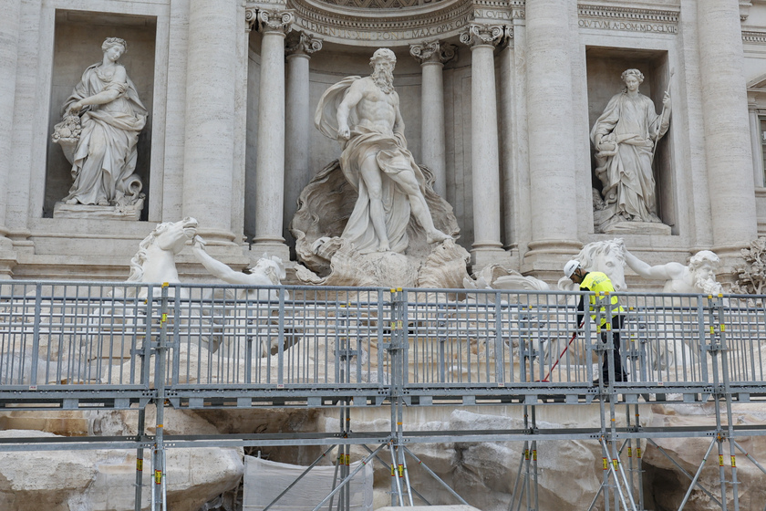 Trevi Fountain's panoramic catwalk inaugurated