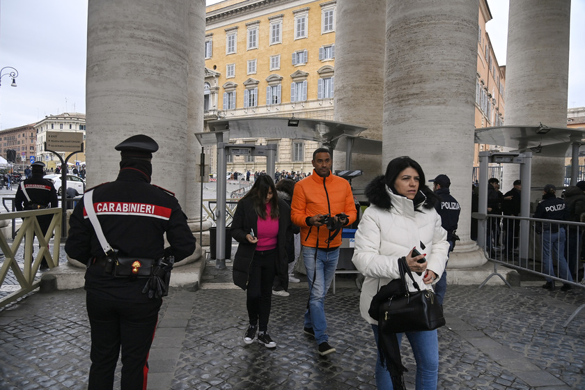 Sicurezza: controlli delle forze dell'ordine a San Pietro