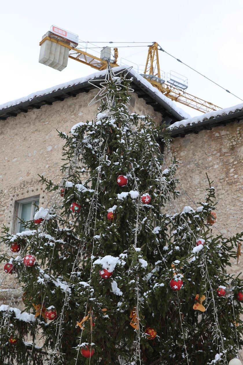 Intensa nevicata sull'Appennino, freddo intenso a Norcia