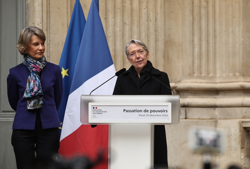 Handover ceremonies after government reshuffle in France 