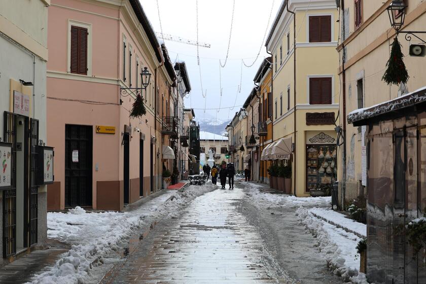 Intensa nevicata sull'Appennino, freddo intenso a Norcia